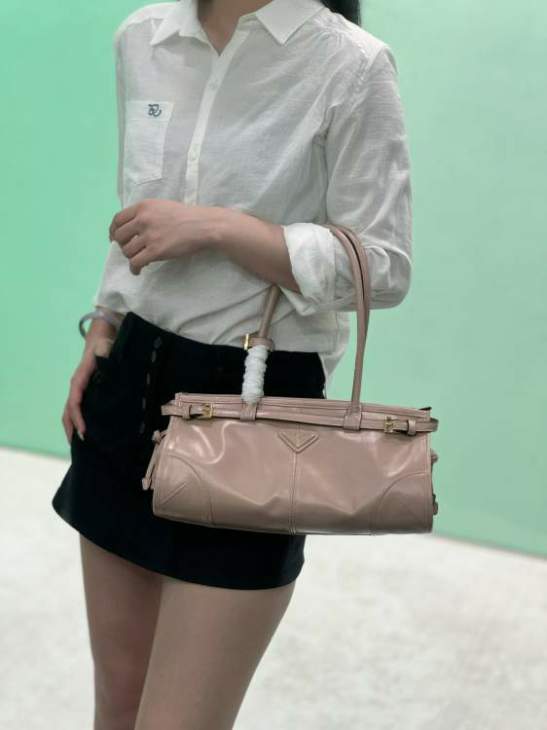 Picture of Prada Handbags _SKUfw173057619fw